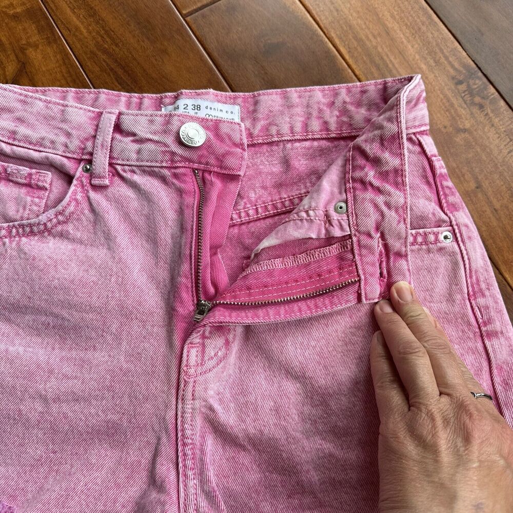 Women’s Pink Distressed Shorts Raw Hem Cutoff Denim Co Size 2 High Rise - Picture 2 of 8